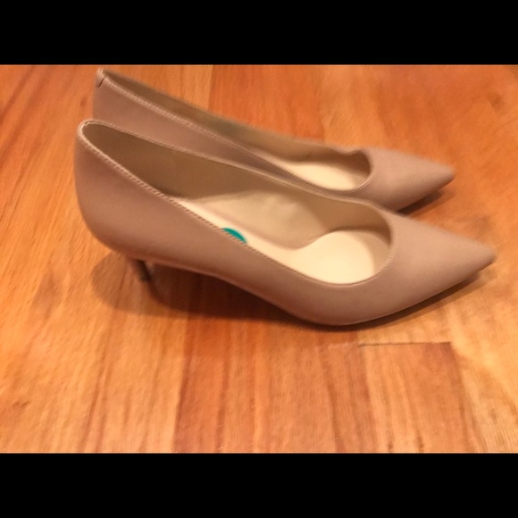 Nine West Shoes - Nude Pumps, size 8.